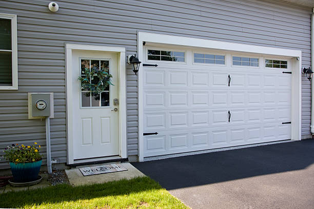24/7 Emergency Garage Door Panel Replacement experts in Freeport, FL